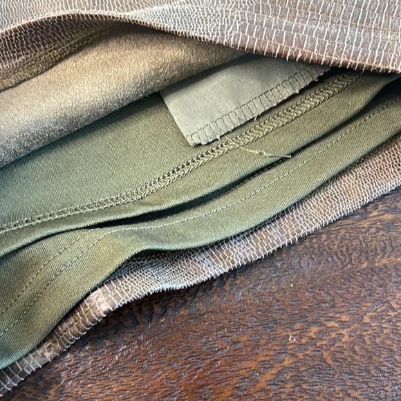 Women’s Faux Animal Skin Shorts (0112) - Picture 2 of 4